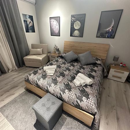 La Via Di Mezzo Apartamento Catânia Exterior foto