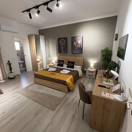 La Via Di Mezzo Apartamento Catânia Exterior foto