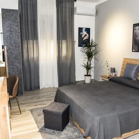 La Via Di Mezzo Apartamento Catânia Exterior foto